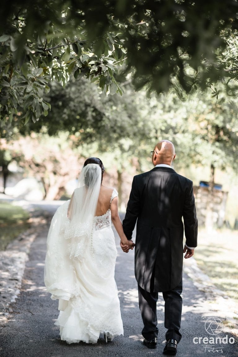 novios caminando